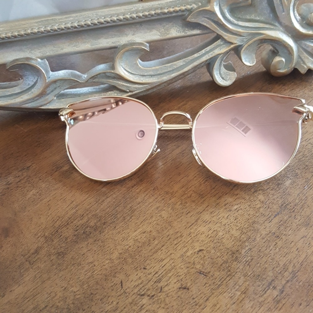 Rose gold reflective sunglasses - Picture 2 of 2
